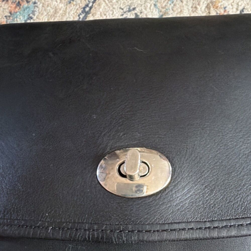 Georgetown Leather Design Black Shoulder Bag TurnLock Inner Pockets Gold Vintage - Picture 9 of 10
